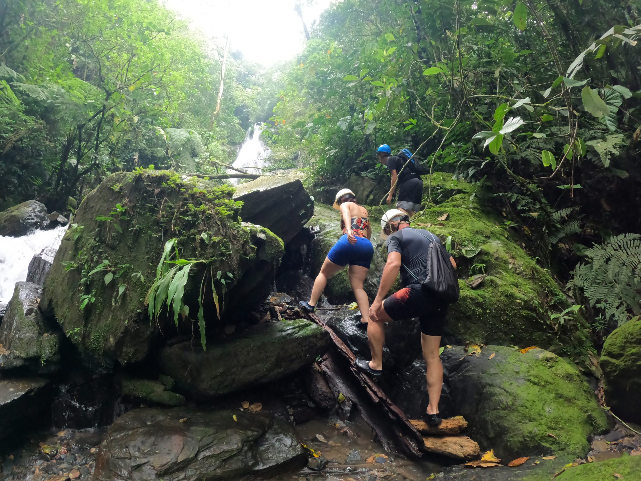 visita a la cascada escondite