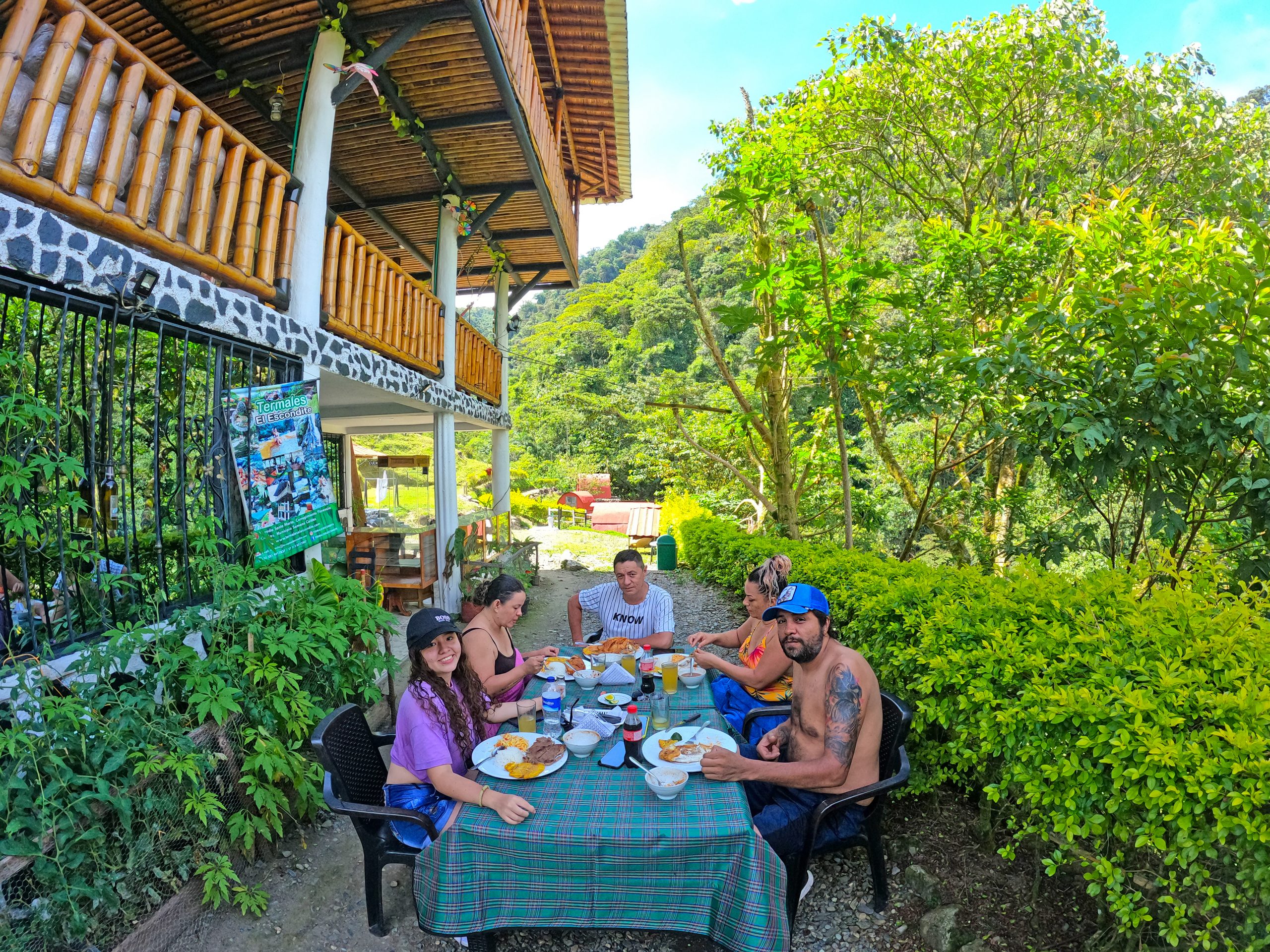 almuerzos en termales el escondite