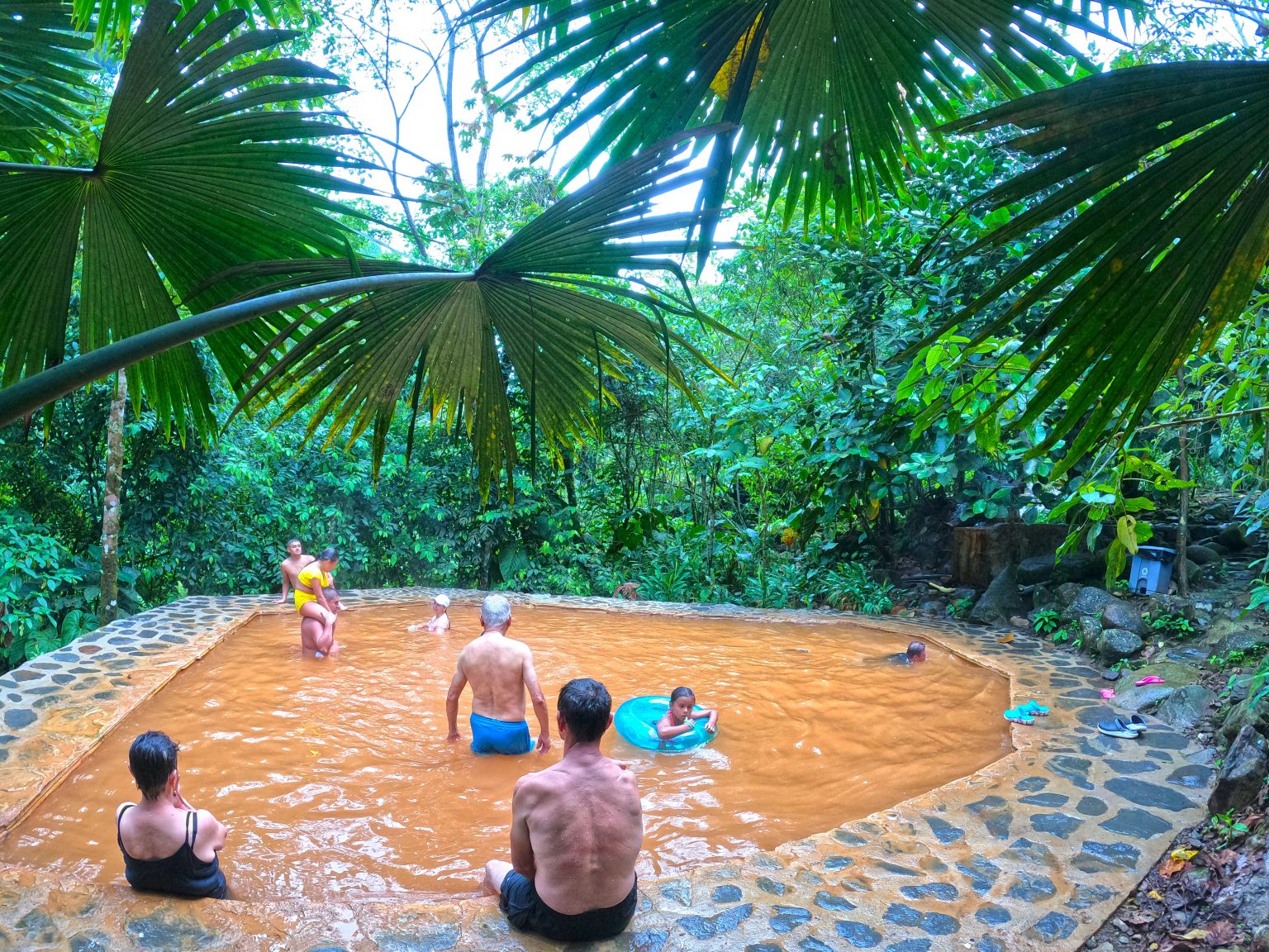 piscina termales en termales el escondite