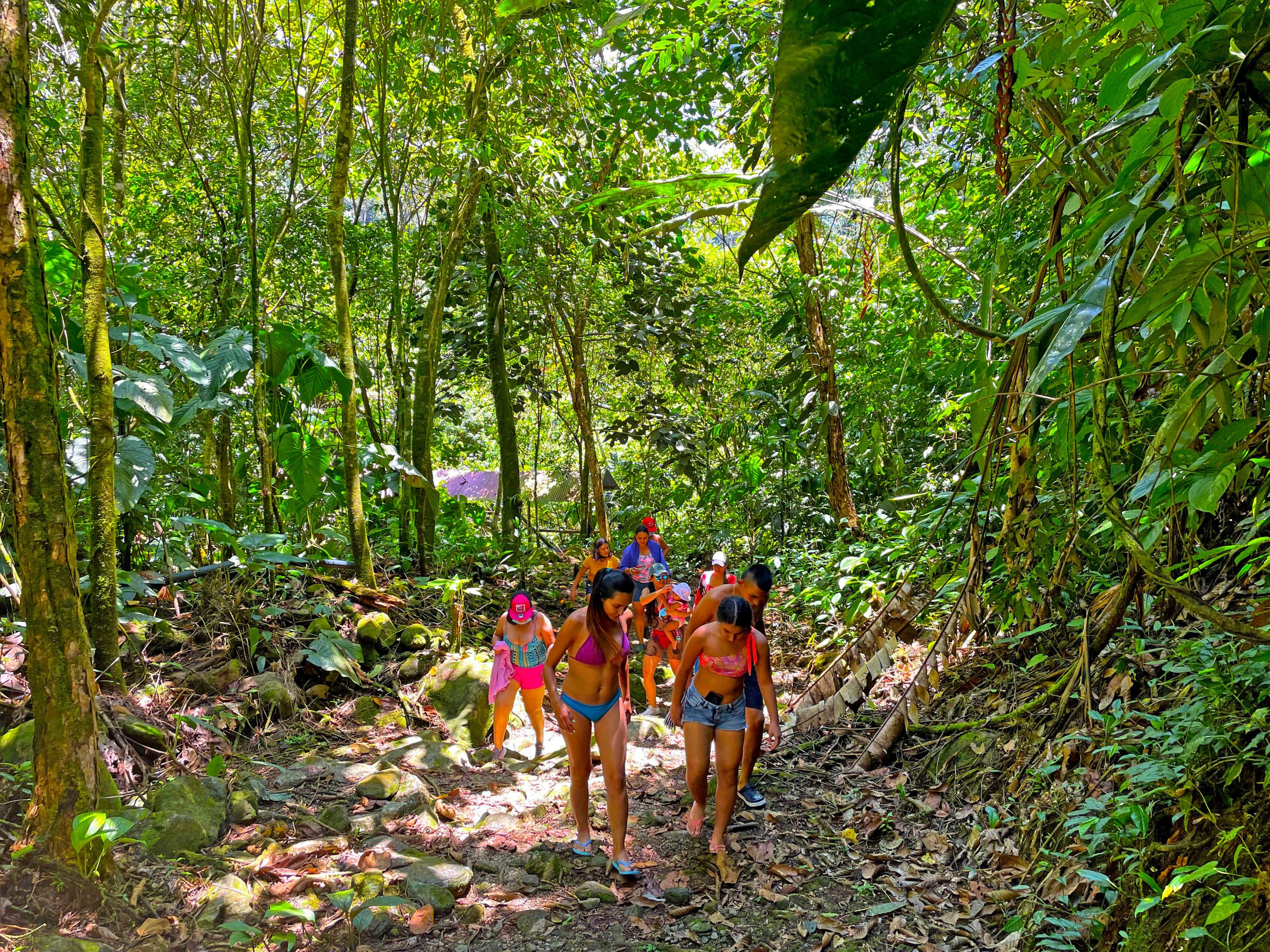 senderos en termales el escondite