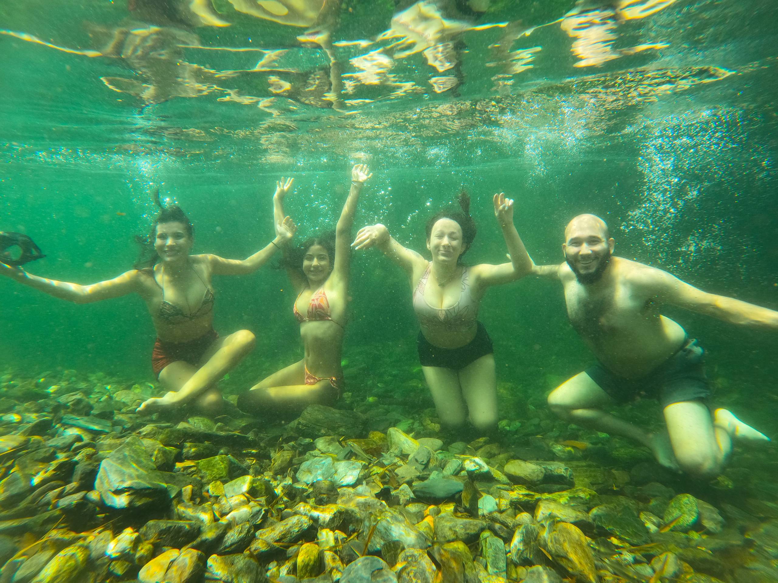 las agua cristalinas del rio manso